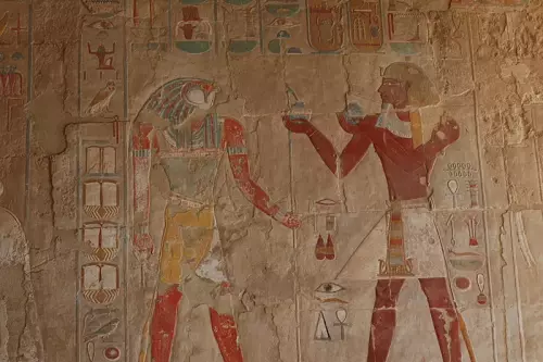Wandzeichnung auf Tempel in Ägypten