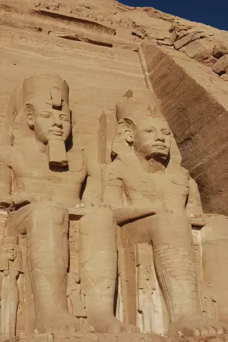 Figuren auf Tempel in Ägypten