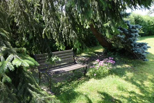 Parkbank in unserem Garten